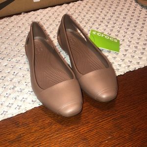 NWT Crocs Iconic Comfort Sienna Flats
